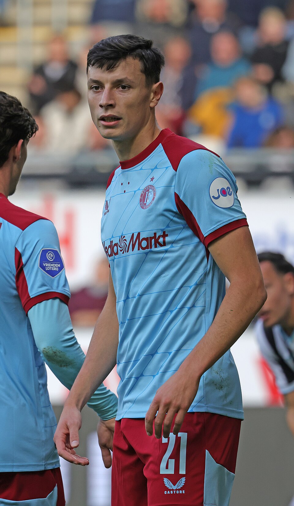 Anel Ahmedhodžić in het Feyenoord-shirt in 2025