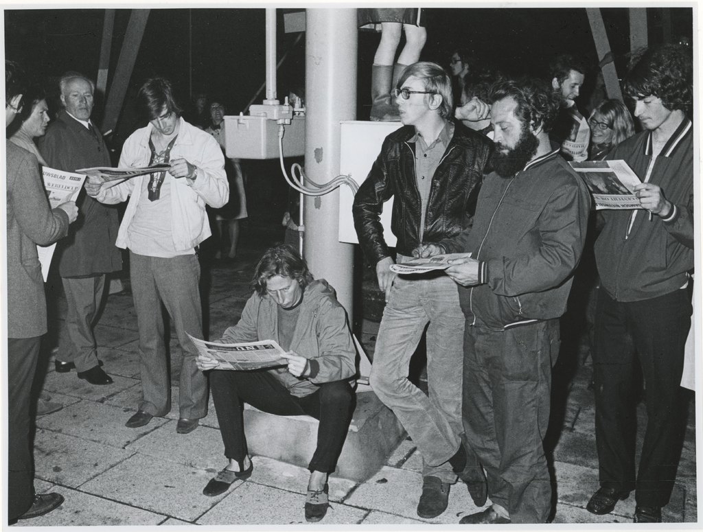 Feestvreugde op de Coolsingel naar aanleiding van het door Feyenoord behaalde officieuze wereldkampioenschap voor clubs na een overwinning op Estudiantes de la Plata (Argentinië) (1-0). Foto: H.M. Vrijmoet / Stadsarchief Rotterdam, 1970-2080 (CC BY 4.0).