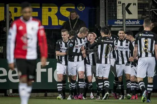Heracles Almelo – Feyenoord · 2–0
