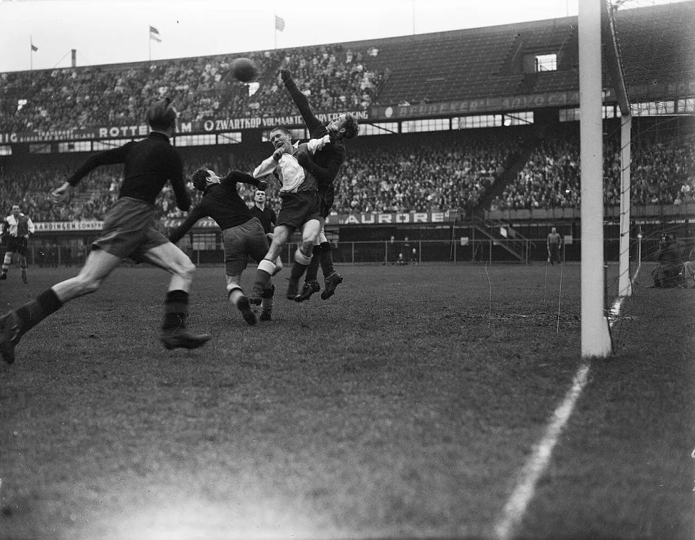 Feijenoord tegen Excelsior 3-1. Spelmoment voor Excelsior-doel. Foto: J.D. Noske / Anefo, Nationaal Archief (CC0).
