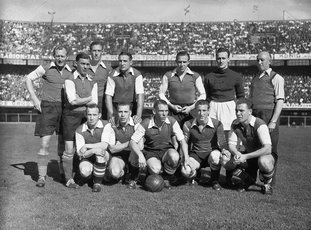 Feyenoord tegen Sparta 3-2. Elftal Feyenoord. Foto: J.D. Noske / Anefo, Nationaal Archief (CC0).