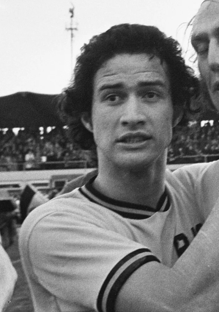 Roda JC tegen Feyenoord 1-0, vrolijke Roda-spelers na afloop; Stanley Bish en Jos Dijkstra. Foto: Rob Mieremet / Anefo, Nationaal Archief (CC0).