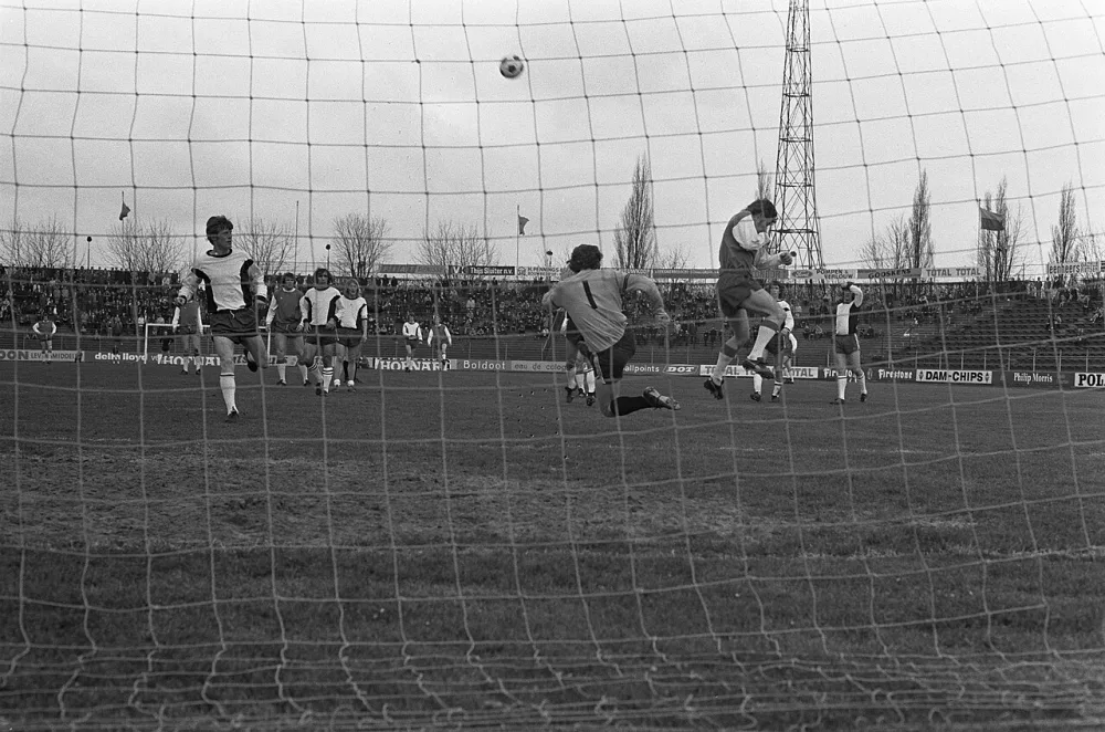 FC Den Bosch tegen Feyenoord 0-2, Van Hanegem. Foto: Hans Peters / Anefo, Nationaal Archief (CC0).