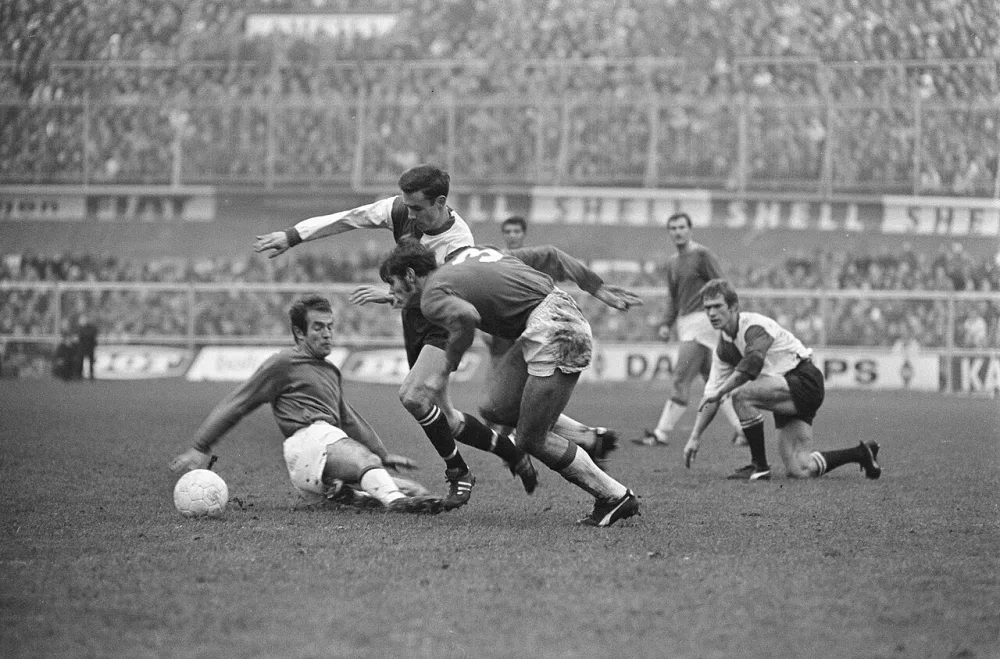 Ajax-Feijenoord 0-1 spelmomenten. Foto: Jac. de Nijs / Anefo, Nationaal Archief (CC0).
