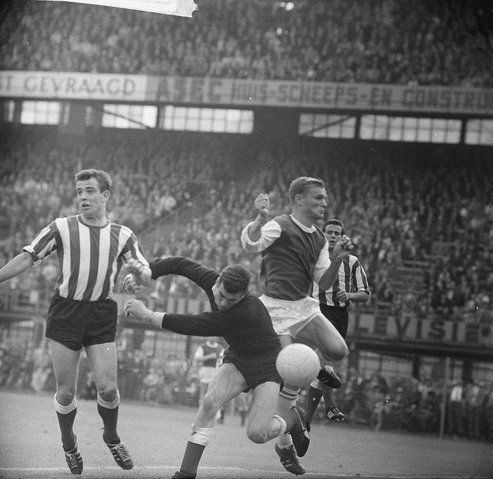 Feyenoord tegen PSV, spelmoment. Foto: Jac. de Nijs / Anefo, Nationaal Archief (CC0).