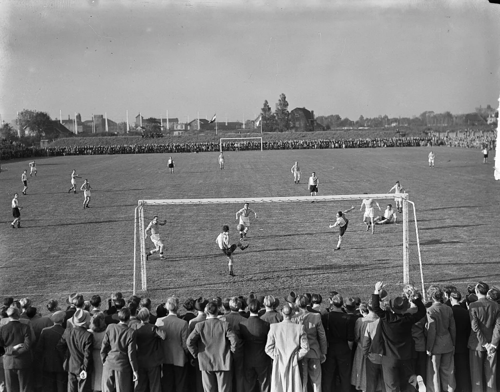 VSV tegen Feyenoord 2-1. Spelmoment. Foto: J.D. Noske / Anefo, Nationaal Archief (CC0).