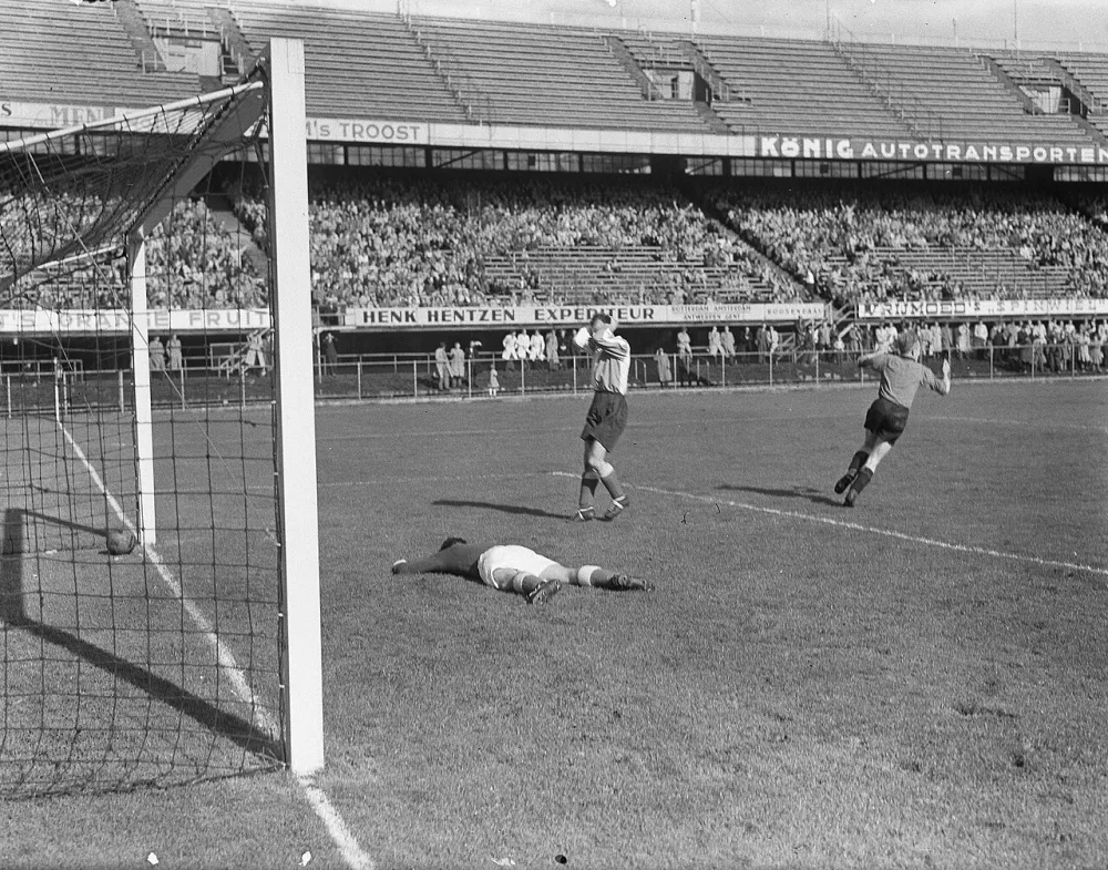 Feyenoord tegen BVV 1-1. BVV doelpunt. Foto: fotograaf onbekend / Anefo, Nationaal Archief (CC0).