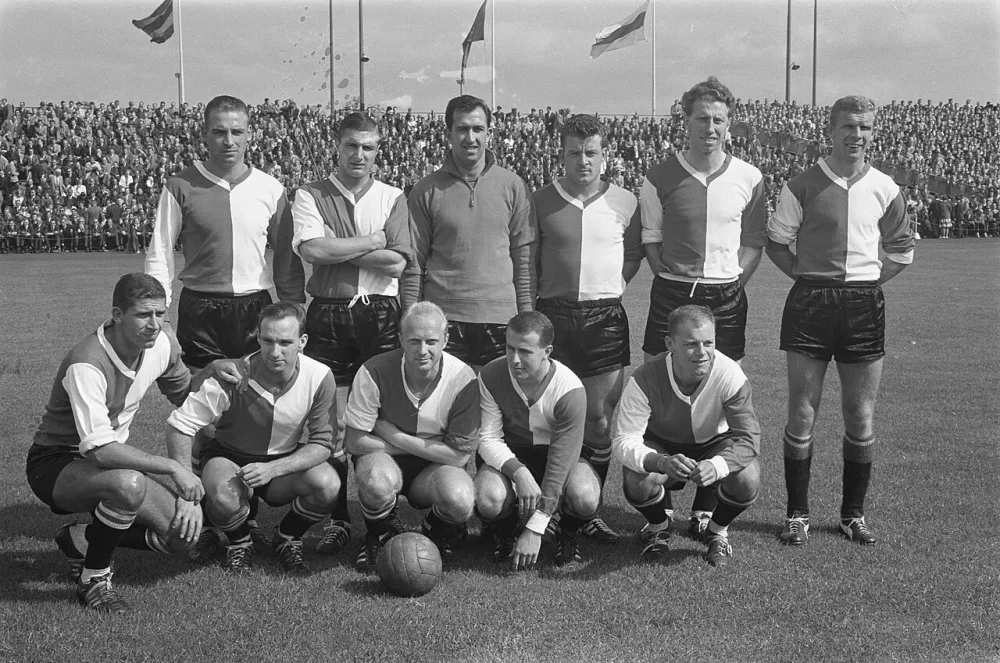 Enschede tegen Feyenoord 1-2, elftal Feyenoord. Foto: Harry Pot / Anefo, Nationaal Archief (CC0).