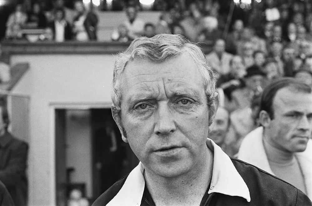PSV tegen Feijenoord 2-3; scheidsrechter Weerink, kop. Foto: Hans Peters / Anefo, Nationaal Archief (CC0).