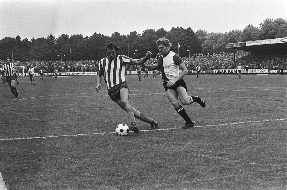 Eindhoven tegen Feyenoord 0-4, Nico Jansen in aktie. Foto: Rob C. Croes / Anefo, Nationaal Archief (CC0).