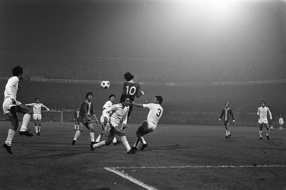 Feyenoord tegen Dynamo Boekarest 2-0, actie. Foto: Bert Verhoeff / Anefo, Nationaal Archief (CC0).