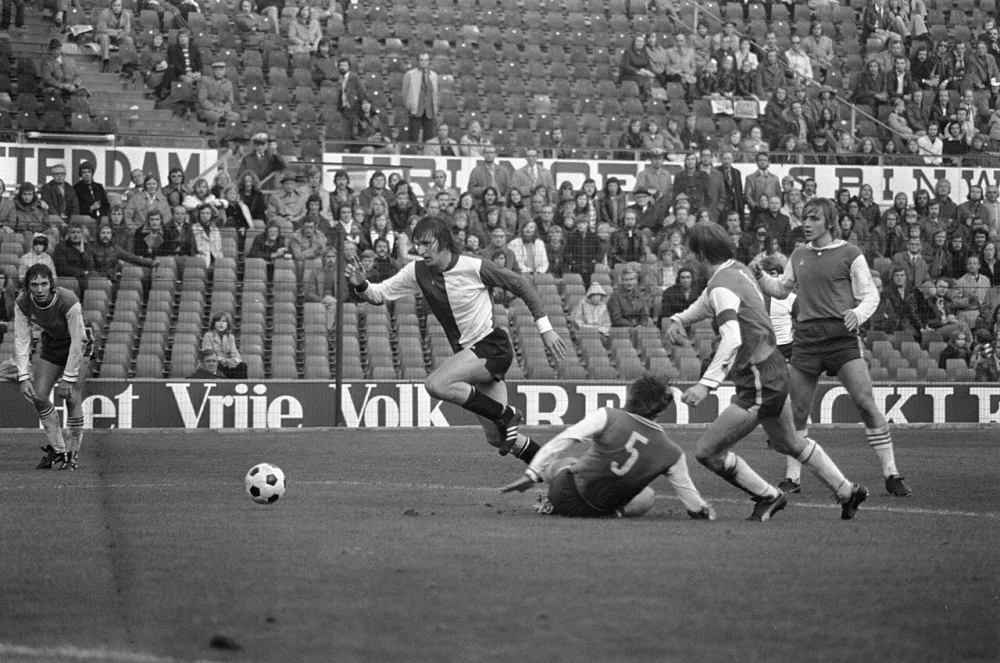 Feyenoord tegen AZ67 2-1, spelmomenten. Foto: Bert Verhoeff / Anefo, Nationaal Archief (CC0).