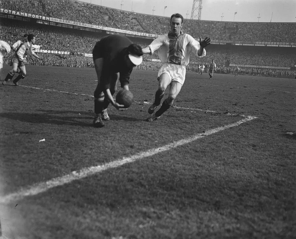 Feyenoord tegen Ajax 2-3. Foto: Herbert Behrens / Anefo, Nationaal Archief (CC0).