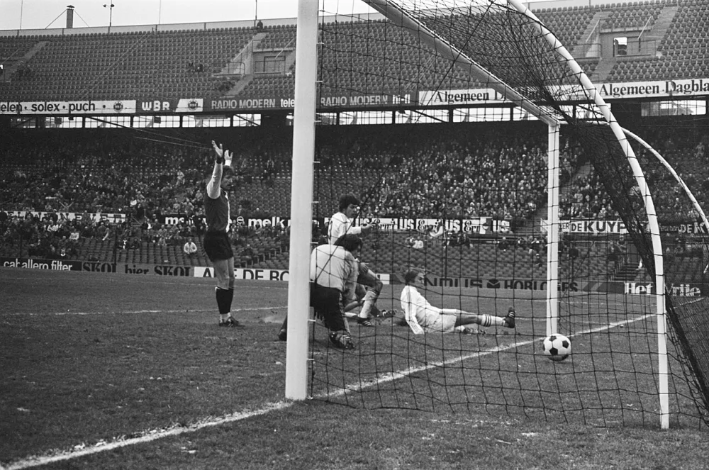 Feijenoord tegen MVV 2-0; Nico Jansen (niet zichtbaar) scoort. Foto: Rob C. Croes / Anefo, Nationaal Archief (CC0).