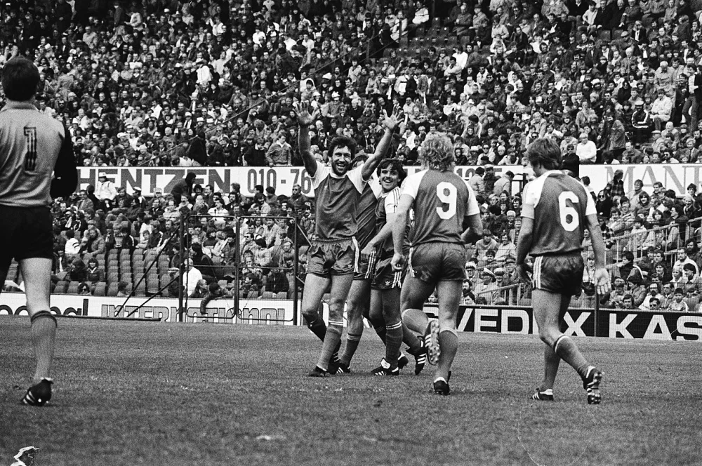 Feyenoord tegen AZ67 1-5, AZ-kampioen, vreugde bij AZ. Foto: Rob C. Croes / Anefo, Nationaal Archief (CC0).