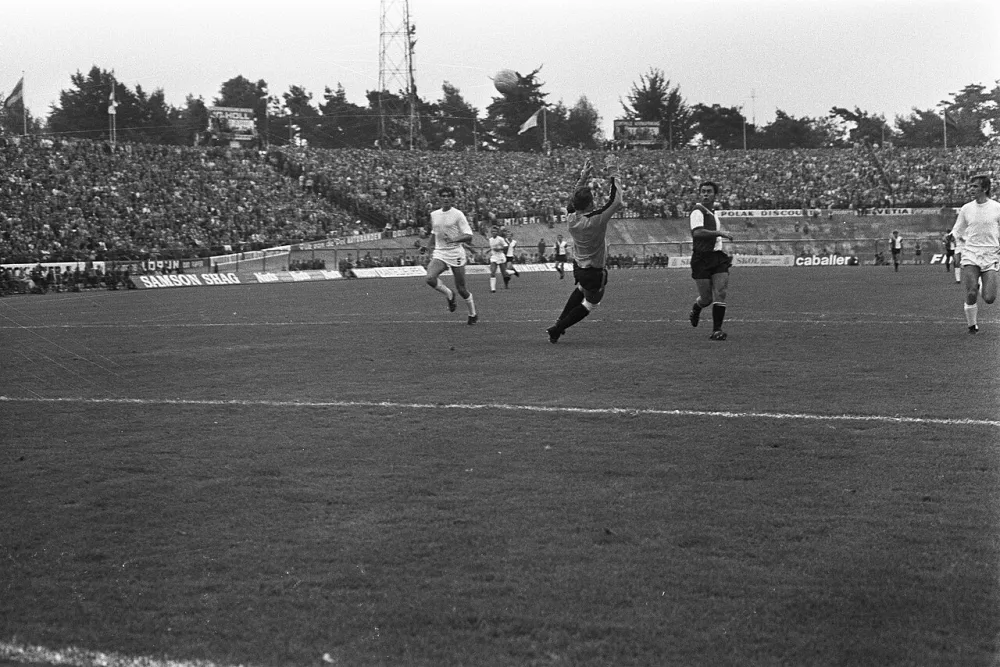 NEC tegen Feyenoord 1-2, doelpunt ( Van Hasil), (l) Ad Mellard (NEC). Foto: Rob Mieremet / Anefo, Nationaal Archief (CC0).