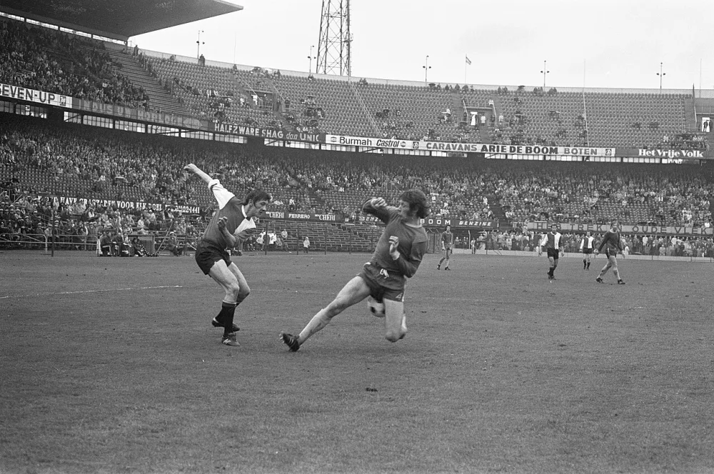 Spelmoment. Rechts Aad Mansveld. Foto: fotograaf onbekend / Anefo, Nationaal Archief (CC0).