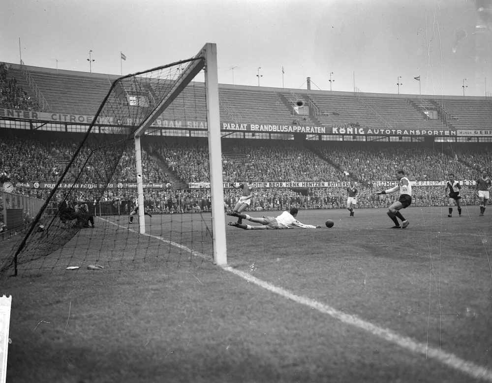 Feyenoord tegen GVAV 7-4. Foto: Henk Lindeboom / Anefo, Nationaal Archief (CC0).
