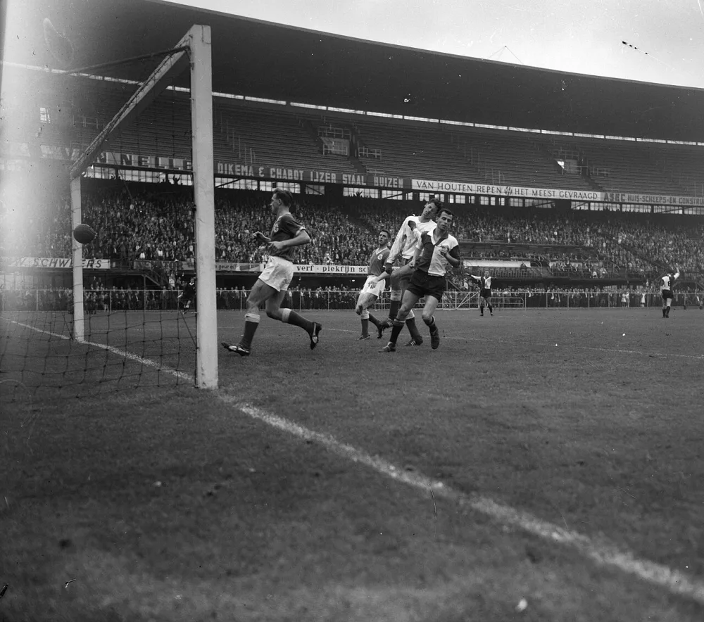 Feyenoord tegen GVAV 7-4. Roffel, Moulyns. Foto: Henk Lindeboom / Anefo, Nationaal Archief (CC0).