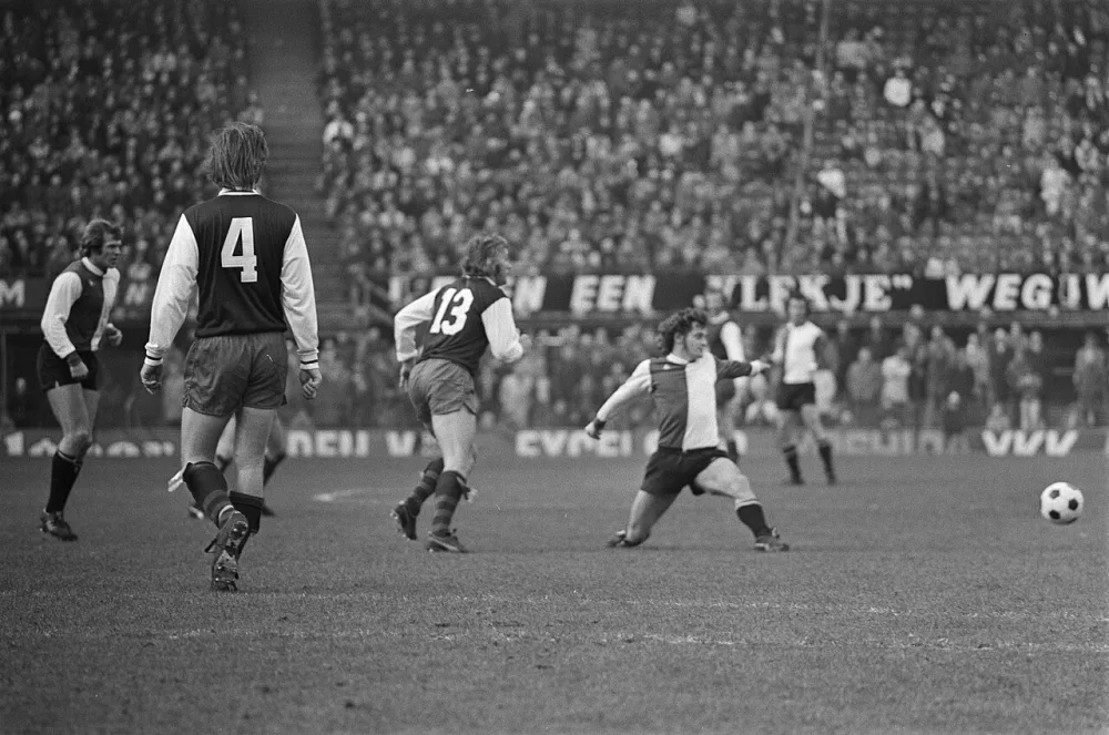 Feyenoord tegen Haarlem 4-0, spelmomenten. Foto: Hans Peters / Anefo, Nationaal Archief (CC0).