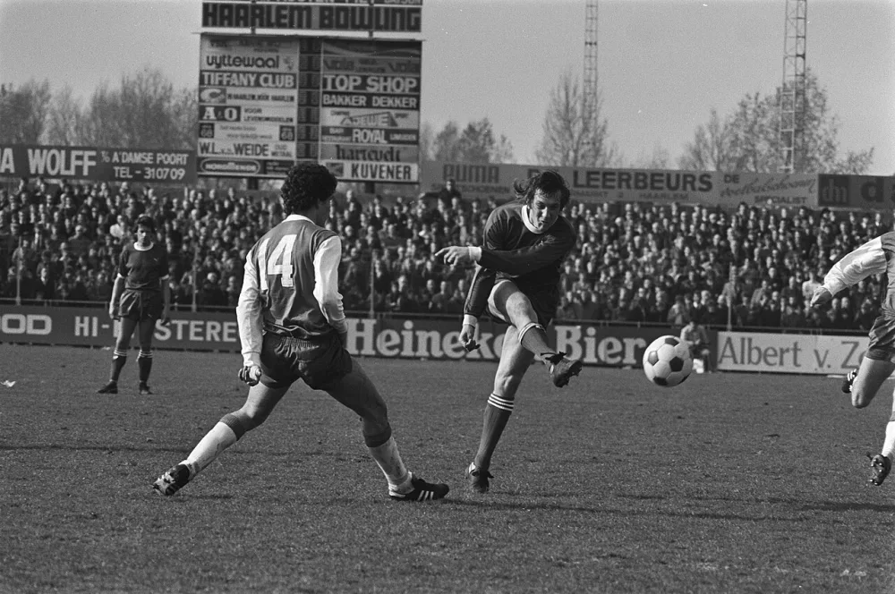 Spelmoment. Foto: Hans Peters / Anefo, Nationaal Archief (CC0).