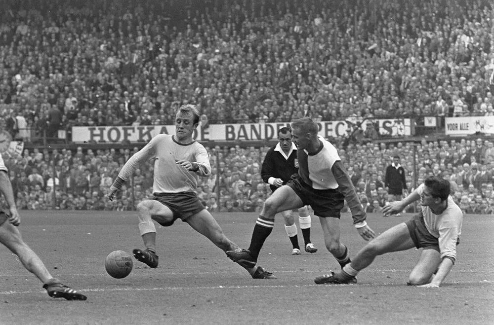 V.l.n.r. de spelers: Kusters, Bild en Plum. Foto: fotograaf onbekend / Anefo, Nationaal Archief (CC0).