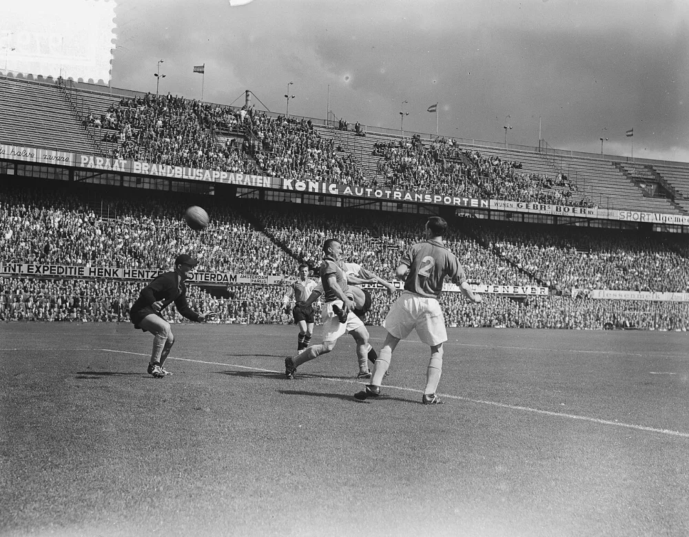 Voetbal Feyenoord tegen NOAD. Foto: Eric Koch / Anefo, Nationaal Archief (CC0).
