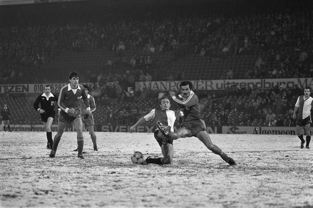 Feyenoord tegen Radnicki Nis 1-0 UEFA-cup. Spelmomenten. Foto: Marcel Antonisse / Anefo, Nationaal Archief (CC0).