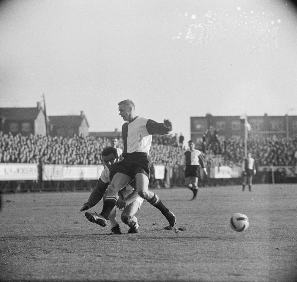 Elinkwijk tegen Feyenoord, 1-3, Harry Bild in aktie. Foto: Jac. de Nijs / Anefo, Nationaal Archief (CC0).