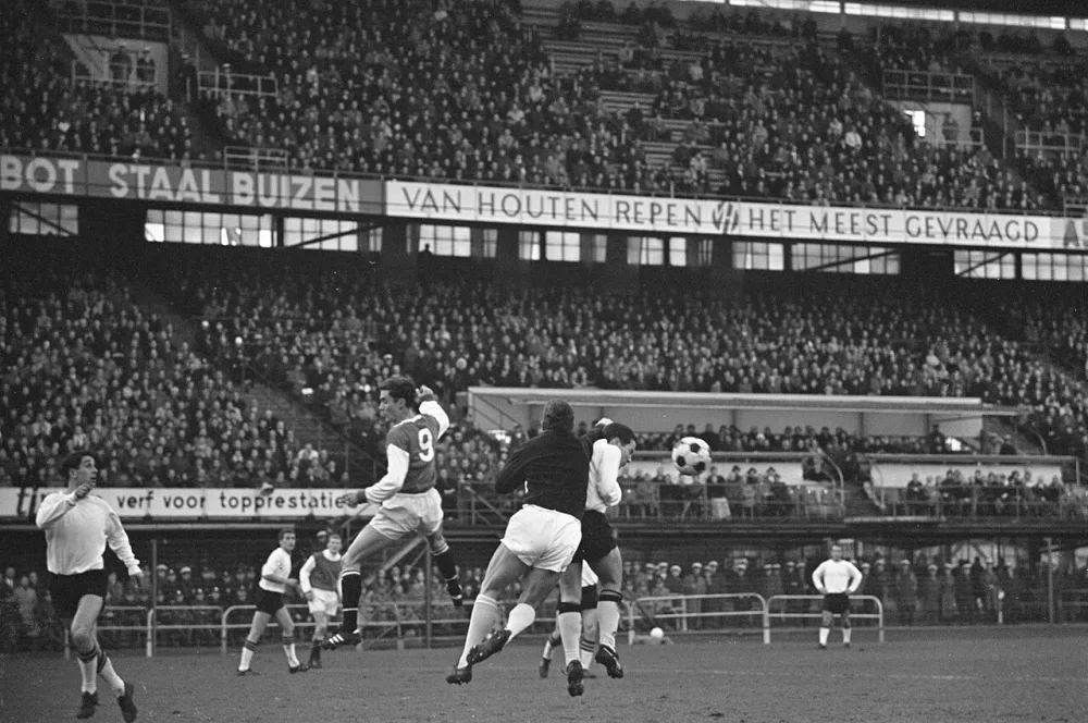 Feyenoord tegen NAC 4-0, spelmomenten. Foto: Jac. de Nijs / Anefo, Nationaal Archief (CC0).