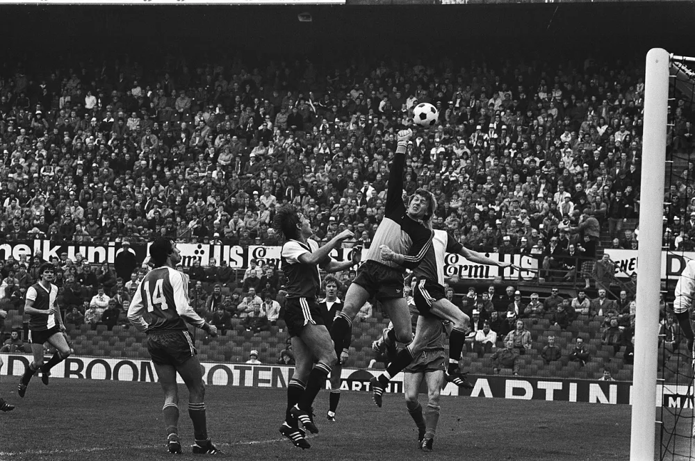 Voetbal Feyenoord tegen PSV 0-1, redding van PSV-doelman Pim Doesburg. Foto: Hans van Dijk / Anefo, Nationaal Archief (CC0).