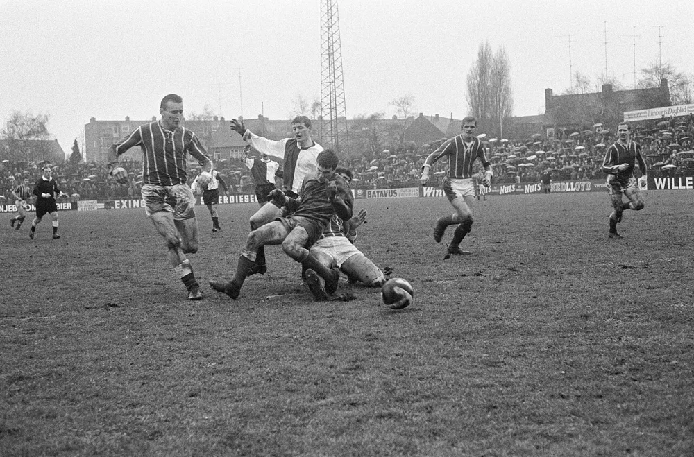 Spelmoment. Foto: fotograaf onbekend / Anefo, Nationaal Archief (CC0).