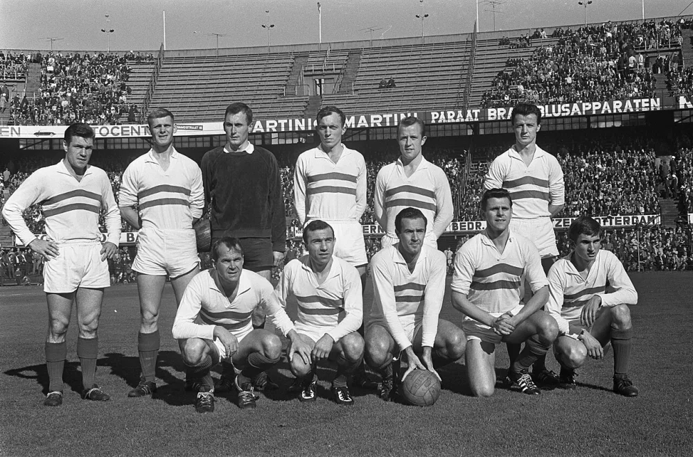 Poserend elftal van Fortuna 54. Foto: fotograaf onbekend / Anefo, Nationaal Archief (CC0).