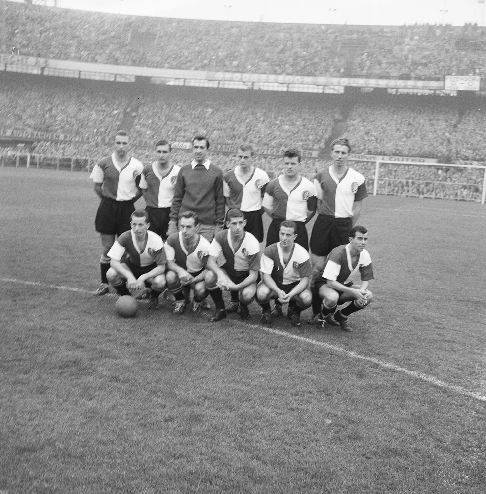 Feyenoord tegen GVAV 1-3, elftal Feyenoord. Foto: Herbert Behrens / Anefo, Nationaal Archief (CC0).