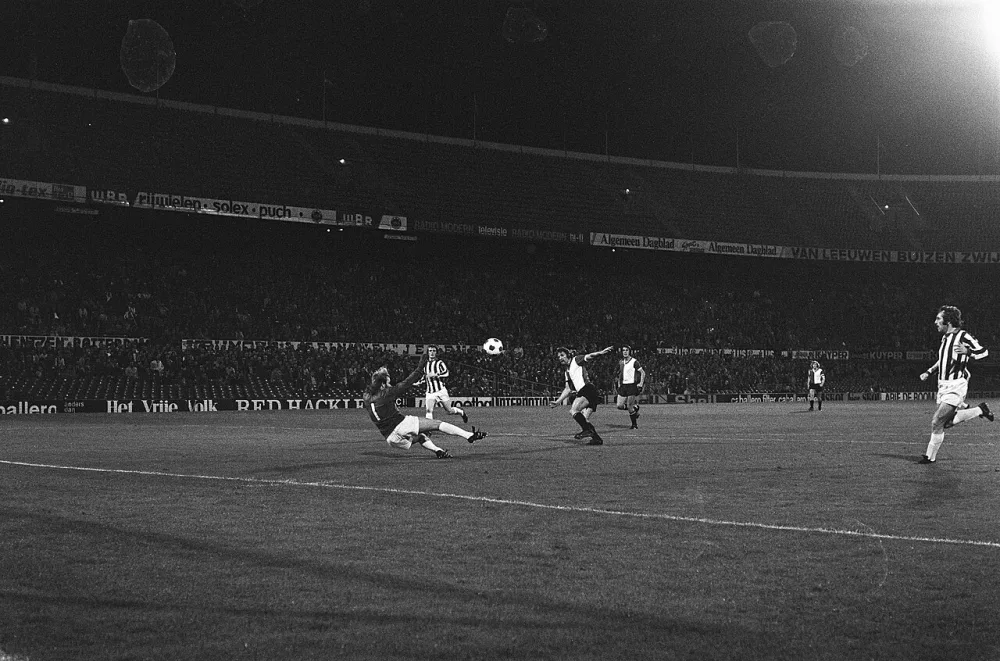 Feyenoord tegen Colercaine 7-0, Europa Cup I , spelmomen (en doelpunt ?). Foto: Bert Verhoeff / Anefo, Nationaal Archief (CC0).