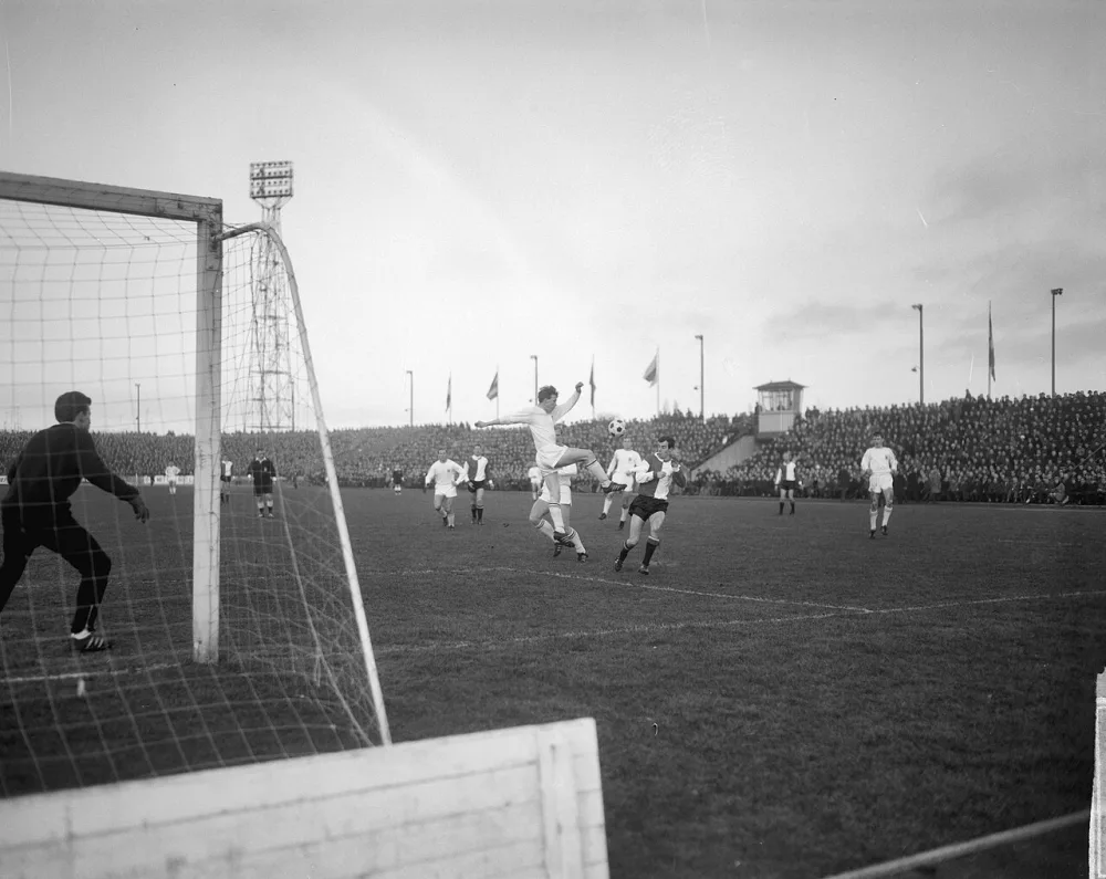 Enschede tegen Feyenoord 2-0, spelmoment. Foto: Joop van Bilsen / Anefo, Nationaal Archief (CC0).
