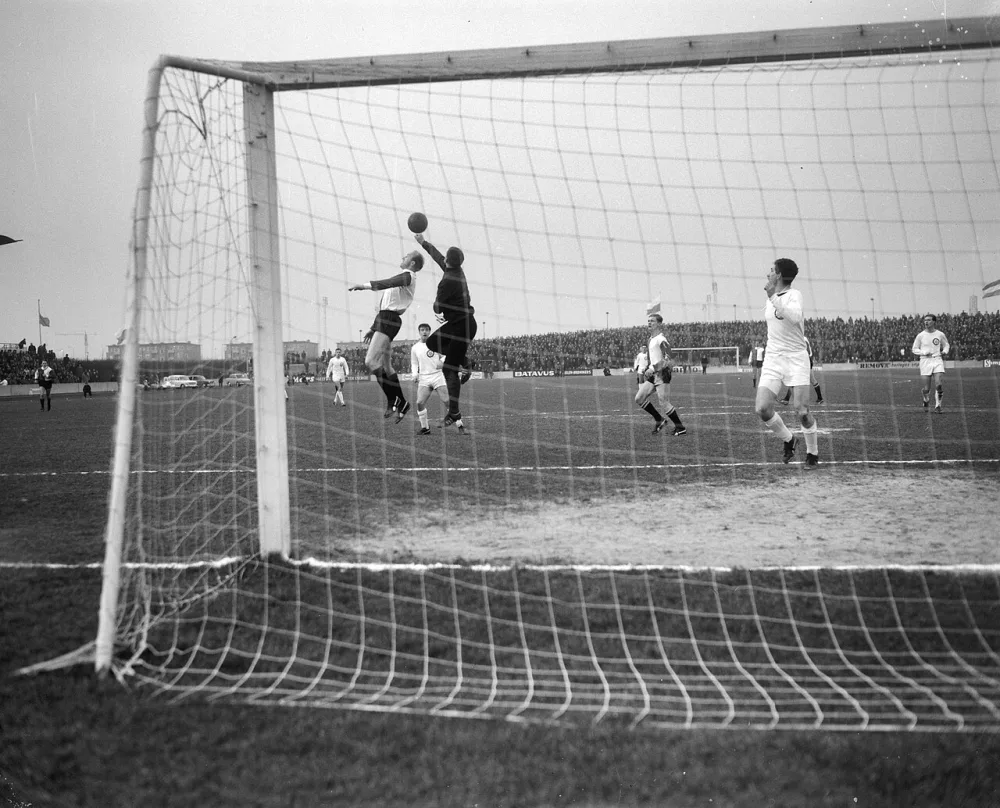 MVV tegen Feyenoord 1-2, spelmoment. Foto: Joop van Bilsen / Anefo, Nationaal Archief (CC0).
