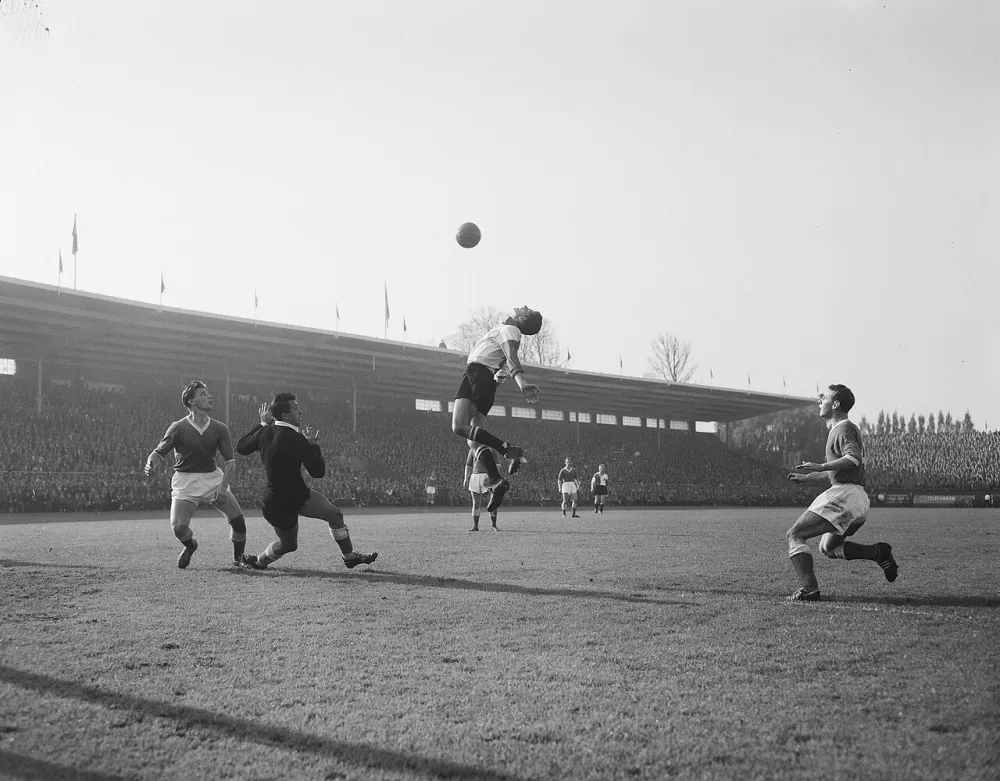 Ajax tegen Feijenoord. Foto: J.D. Noske / Anefo, Nationaal Archief (CC0).