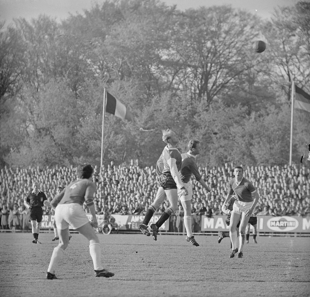 Alkmaar tegen Feijenoord. Exclusief Telegraaf. Foto: Jac. de Nijs / Anefo, Nationaal Archief (CC0).