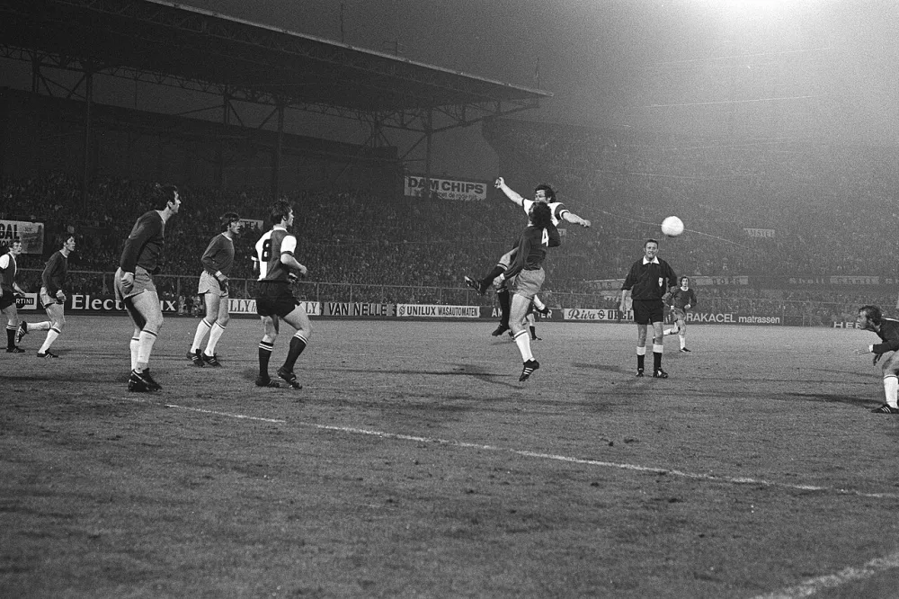 Ajax-Feyenoord 1-3. Spelmoment. Foto: fotograaf onbekend / Anefo, Nationaal Archief (CC0).