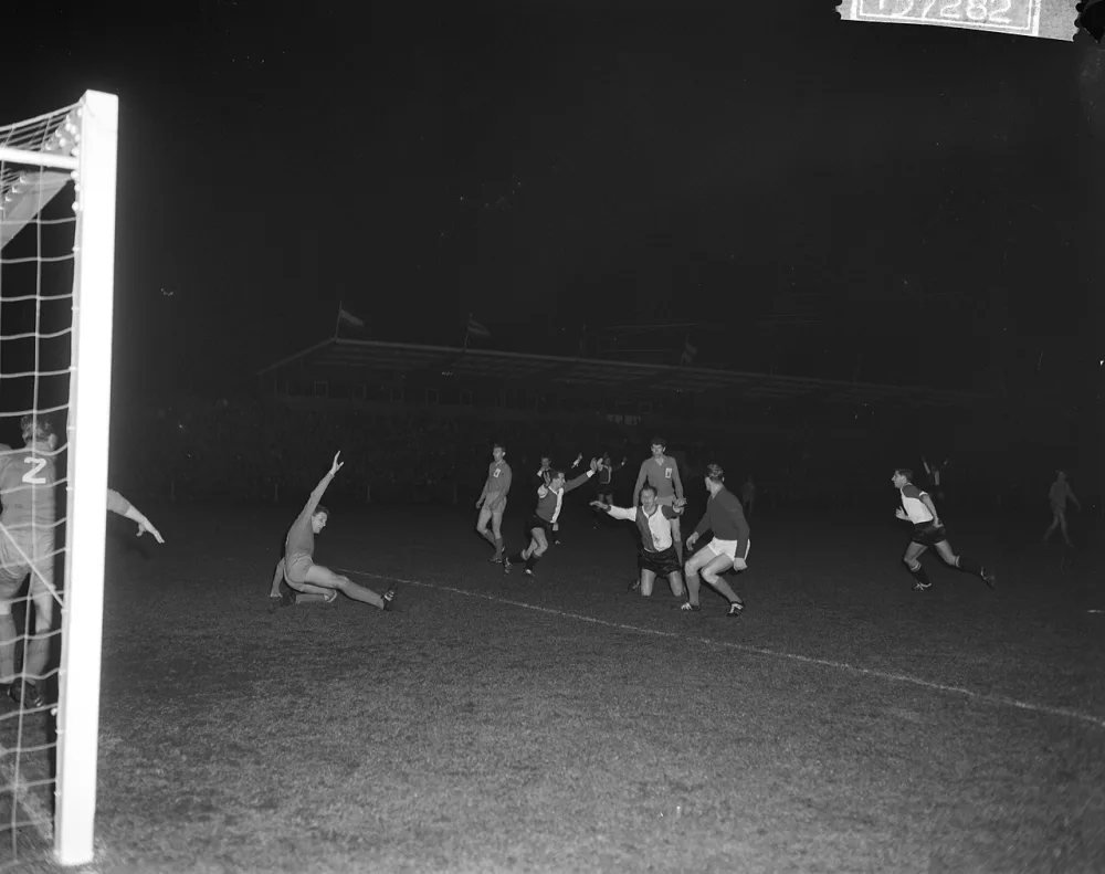 Sportclub Enschede tegen Feyenoord spelmoment. Foto: Joop van Bilsen / Anefo, Nationaal Archief (CC0).