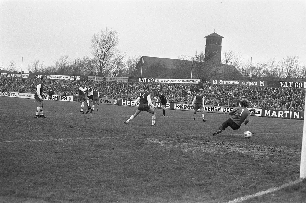 Haarlem tegen Feyenoord 0-3, KNVB-beker, tweede doelpunt van Feyenoord. Foto: Bert Verhoeff / Anefo, Nationaal Archief (CC0).