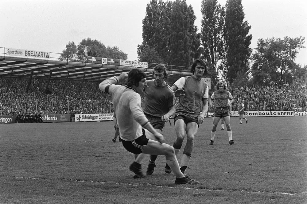 NAC tegen Feyenoord 1-0, spelmomenten. Foto: Bert Verhoeff / Anefo, Nationaal Archief (CC0).