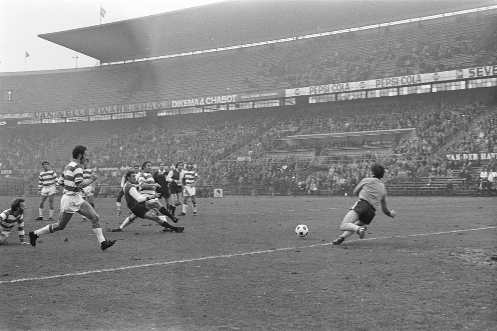 Feyenoord tegen Blauw-Wit 3-0, beker, actie. Foto: Joost Evers / Anefo, Nationaal Archief (CC0).