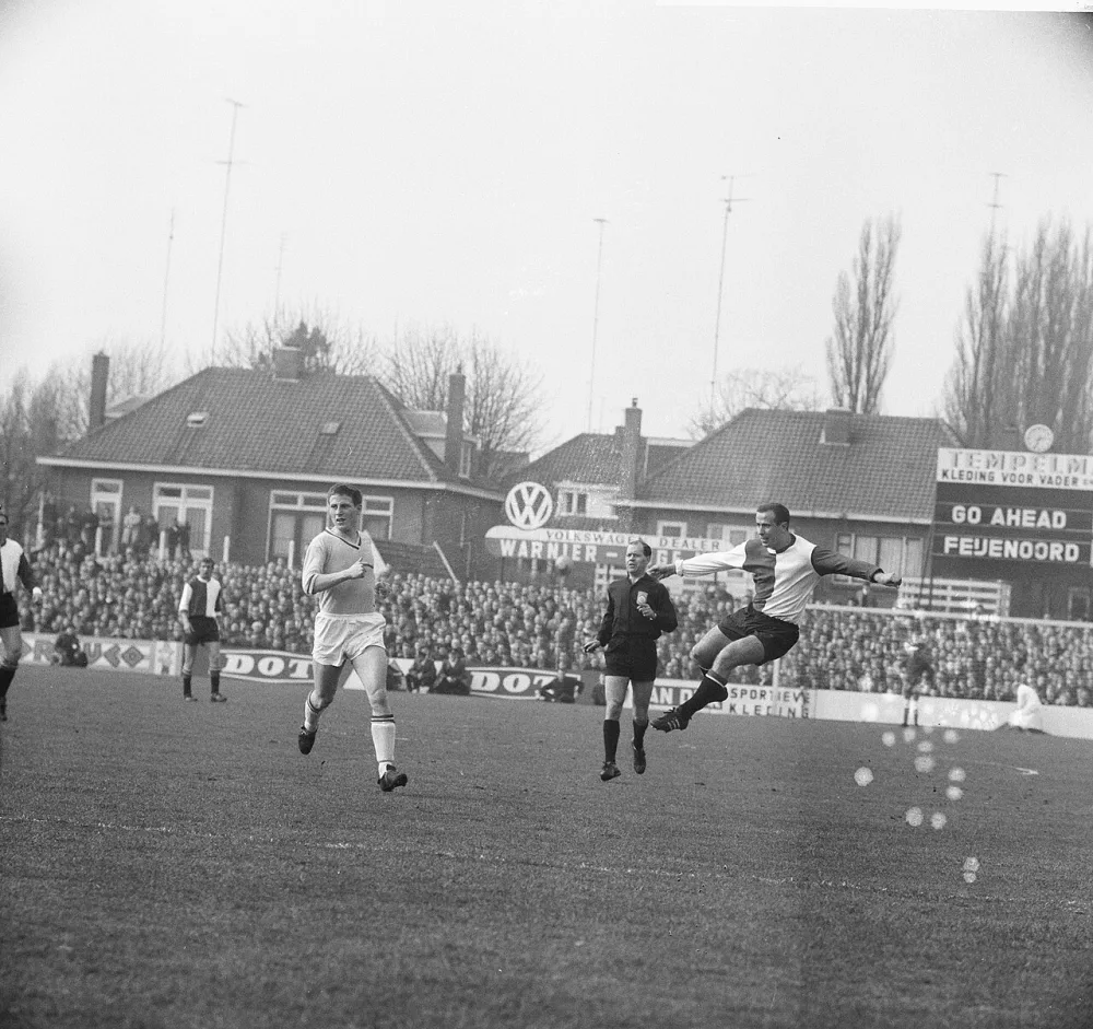 Go Ahead tegen Feyenoord, spelmoment. Foto: Jac. de Nijs / Anefo, Nationaal Archief (CC0).