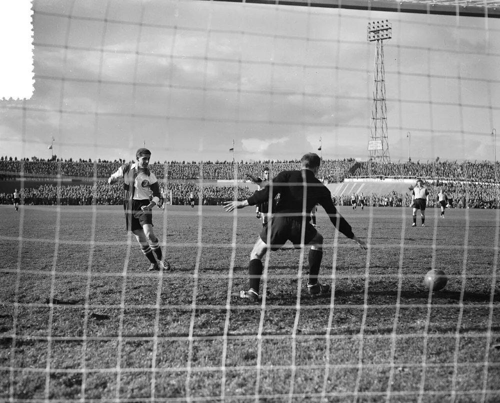 Voetbal DOS tegen Feijenoord 4-0. Spelmoment. Foto: Joop van Bilsen / Anefo, Nationaal Archief (CC0).