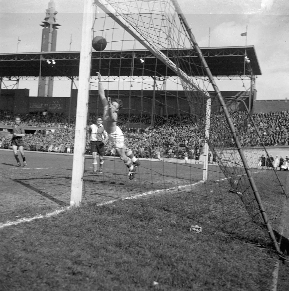 EDO tegen Feyenoord 2-1. Spelmoment. Foto: […] van Oorschot / Anefo, Nationaal Archief (CC0).