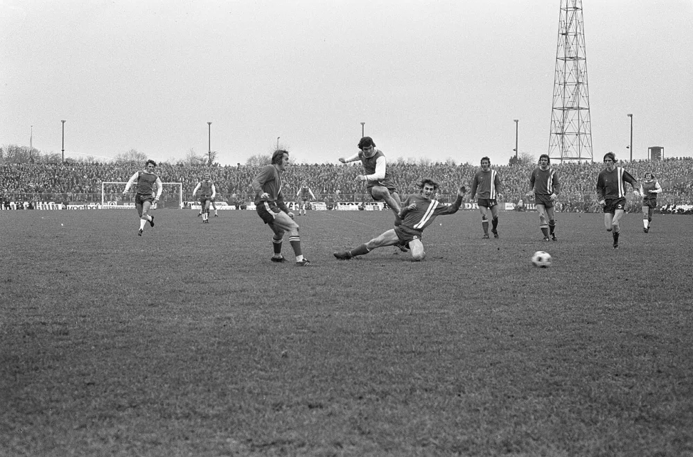 Van Hanegem scoort 1-1. Foto: fotograaf onbekend / Anefo, Nationaal Archief (CC0).
