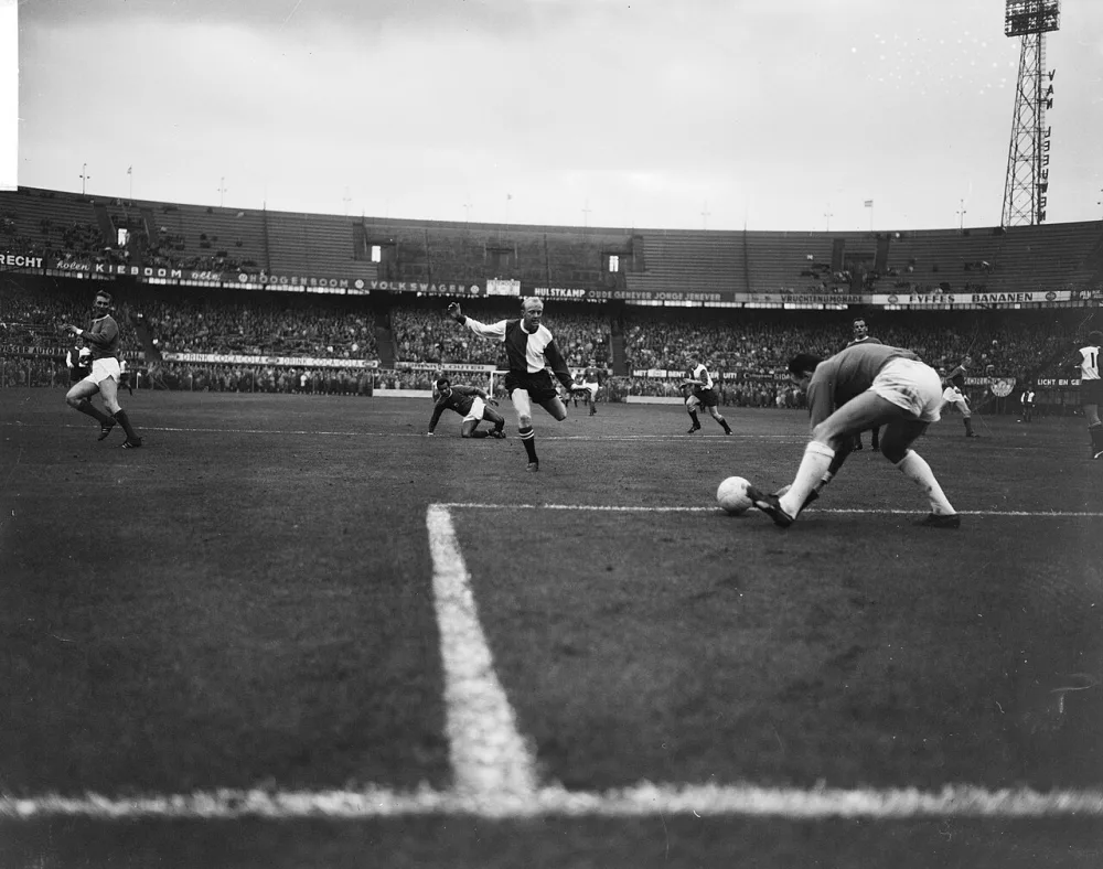 Kruiver in actie. Foto: Joop van Bilsen / Anefo, Nationaal Archief (CC0).