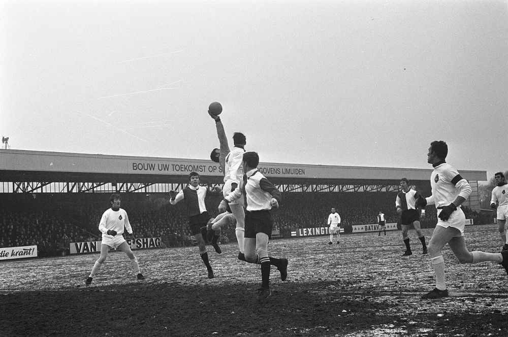 Telstar tegen Feijenoord 0-0 spelmoment. Foto: Eric Koch / Anefo, Nationaal Archief (CC0).